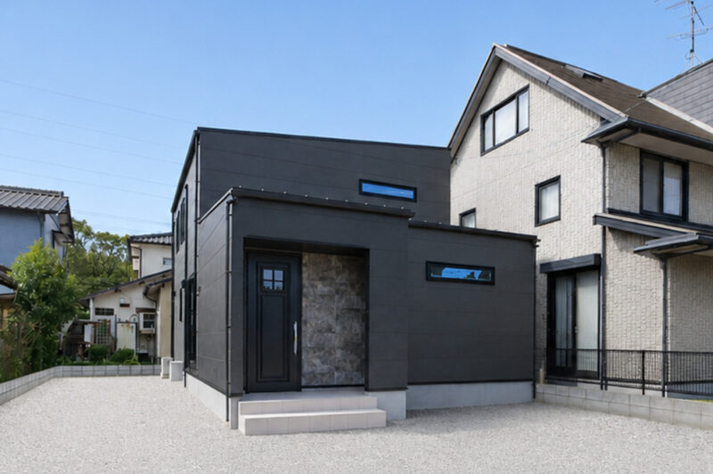 静かにくつろぐホテルライクな家